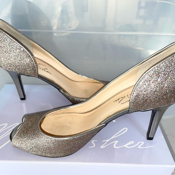 Marc Fisher Joey3 Silver Multitexture peep-toe heels, size 7.5M - Picture 2 of 6